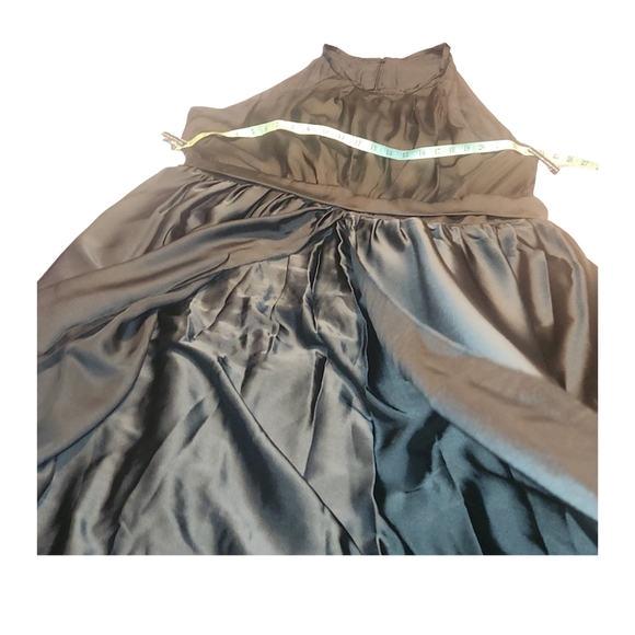 Women's plus size sleeveless satin black evening 👗 with split oveskirt - Picture 3 of 6